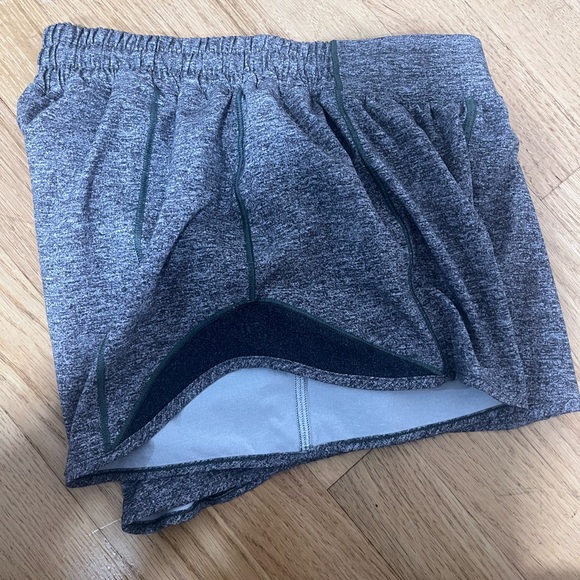Lululemon size 4 mixed gray 4 inch hotty hot shorts - Picture 5 of 7